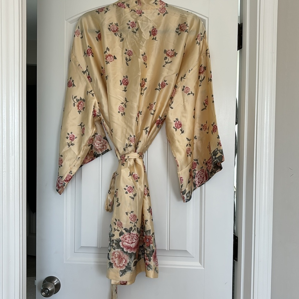Victoria Secret SILK ROBE SZ M NWOT WITH POCKETS - Picture 7 of 8